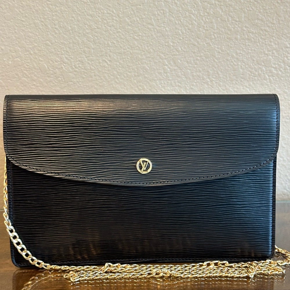 Louis Vuitton Black Epi Montaigne 27